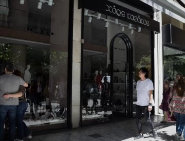 Αγίου Πνεύματος: Ανοικτά τα καταστήματα στην Αθήνα αλλά κλειστά στη Θεσσαλονίκη